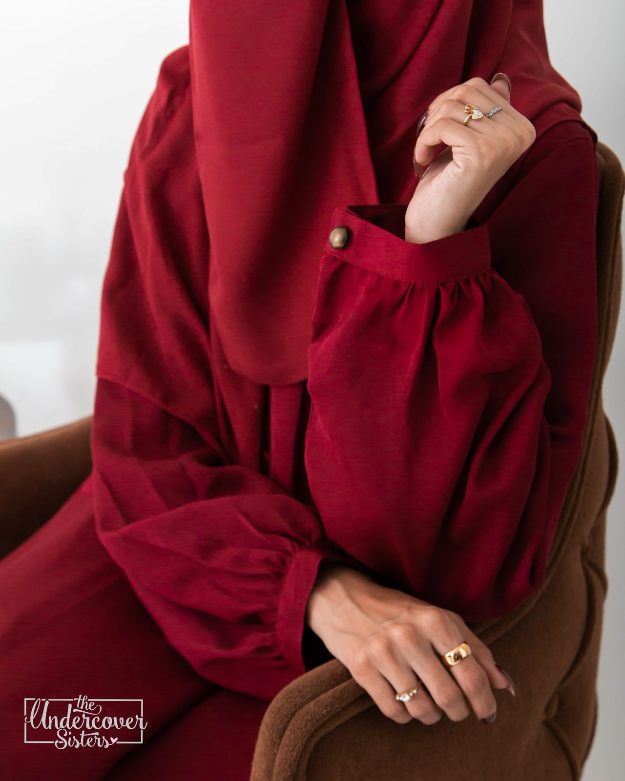 Essential II - Maroon Nida